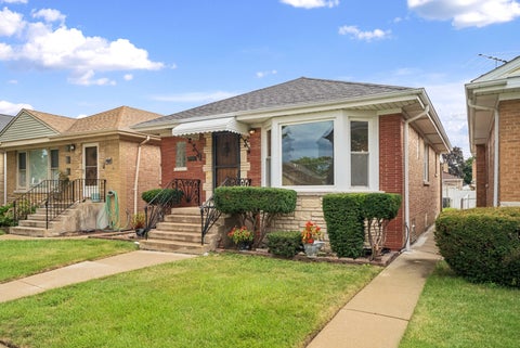 Photo of 7433 N Oriole Avenue, Chicago, IL 60631 (MLS # 12755874)