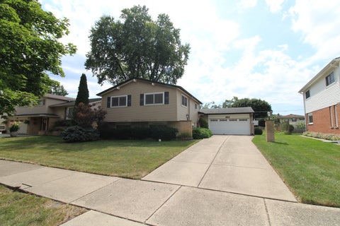 Photo of 263 Norman Court, Des Plaines, IL 60016 (MLS # 12750292)