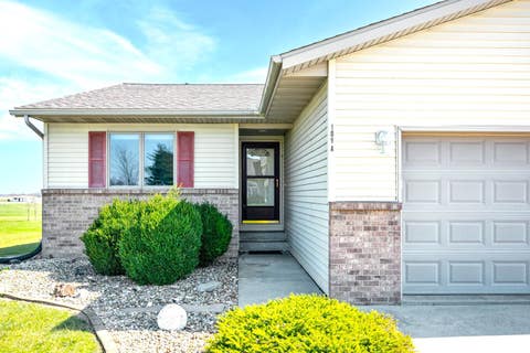 Tiny photo for 109 E Lake Court #A, Atlanta, IL 61723 (MLS # 12606773)