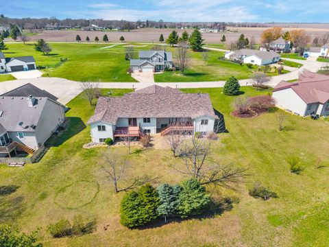 Tiny photo for 109 E Lake Court #A, Atlanta, IL 61723 (MLS # 12606773)
