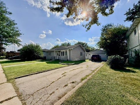 Tiny photo for 11028 Major Avenue, Chicago Ridge, IL 60415 (MLS # 12747930)