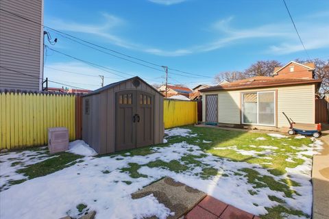Tiny photo for 516 W 45th Place, Chicago, IL 60609 (MLS # 12534304)