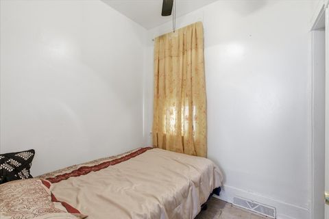 Tiny photo for 516 W 45th Place, Chicago, IL 60609 (MLS # 12534304)