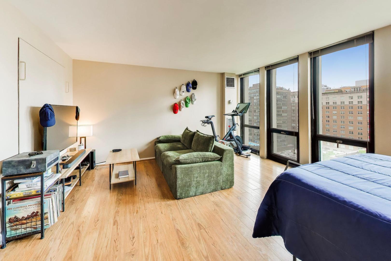 1 E Scott Street 1311