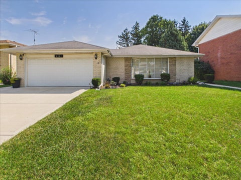 Tiny photo for 1511 Miami Lane, Des Plaines, IL 60018 (MLS # 12751496)