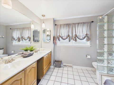 Tiny photo for 1511 Miami Lane, Des Plaines, IL 60018 (MLS # 12751496)