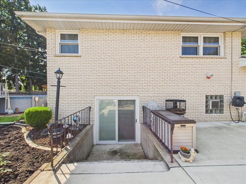 Tiny photo for 1511 Miami Lane, Des Plaines, IL 60018 (MLS # 12751496)
