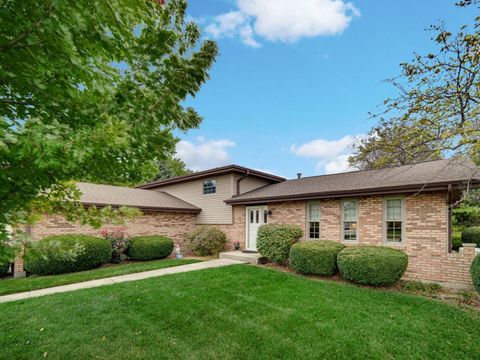 Tiny photo for 2 Honey Lane, New Lenox, IL 60451 (MLS # 12499696)