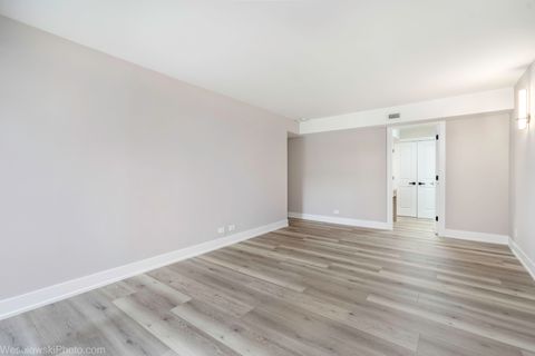 Tiny photo for 3801 Mission Hills Road #204, Northbrook, IL 60062 (MLS # 12492992)