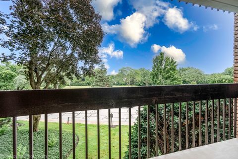 Tiny photo for 3801 Mission Hills Road #204, Northbrook, IL 60062 (MLS # 12492992)