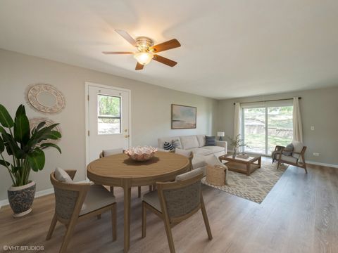 Tiny photo for 1101 Geneva Lane #B, Lake Zurich, IL 60047 (MLS # 12486342)