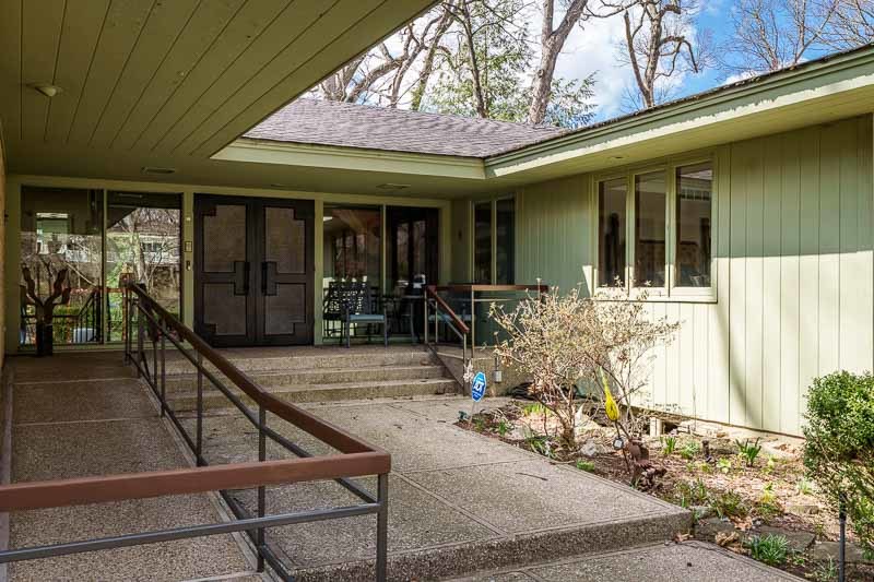 2520 E CHICKADEE Trail