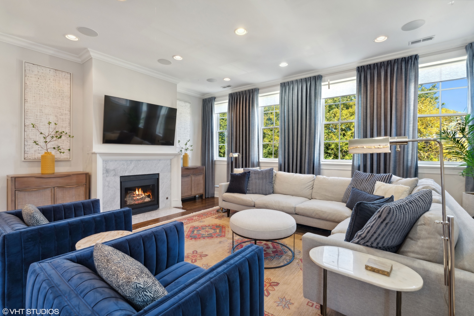 851 W Fletcher Street 3