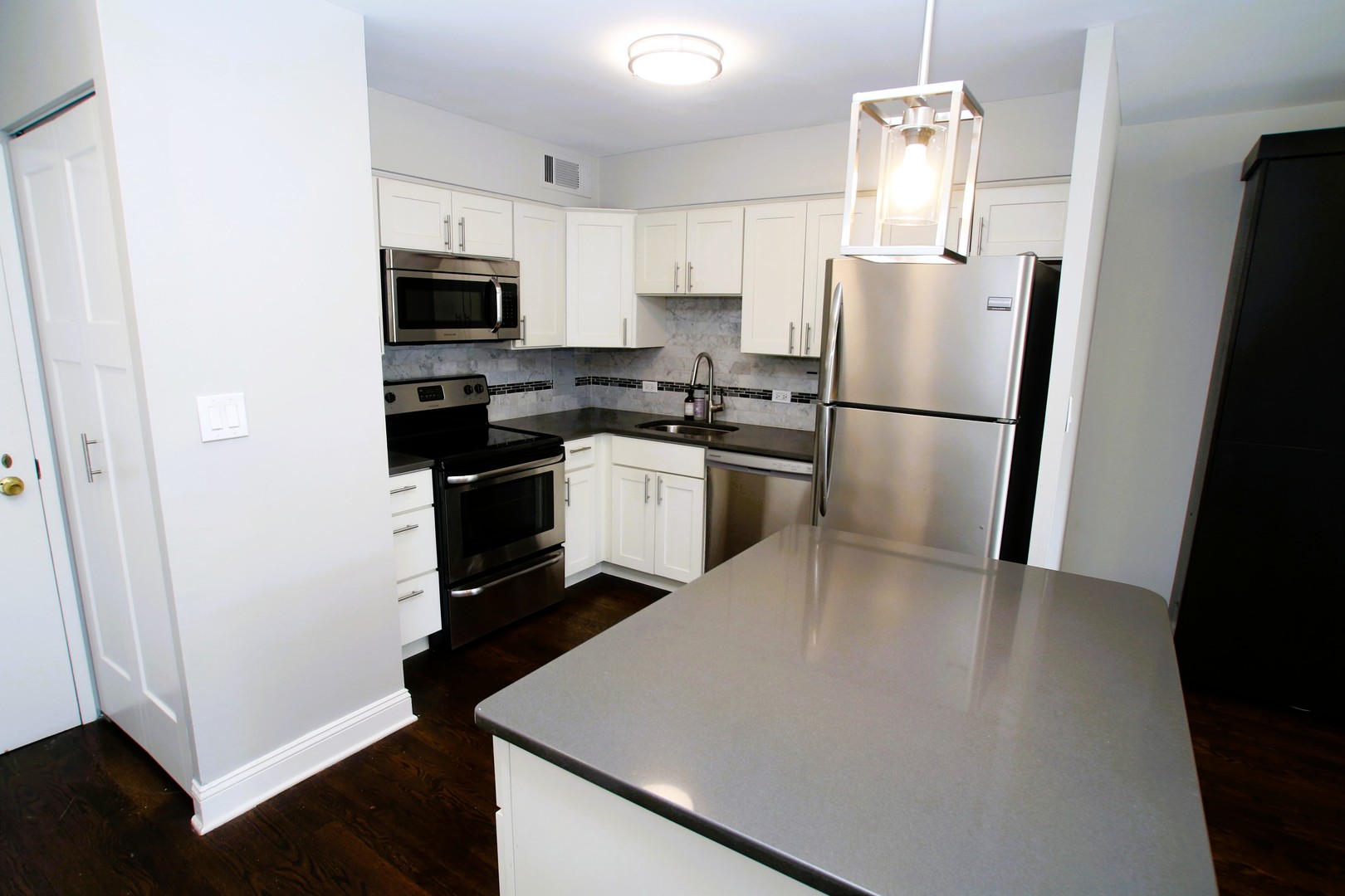 30 E Elm Street 21C