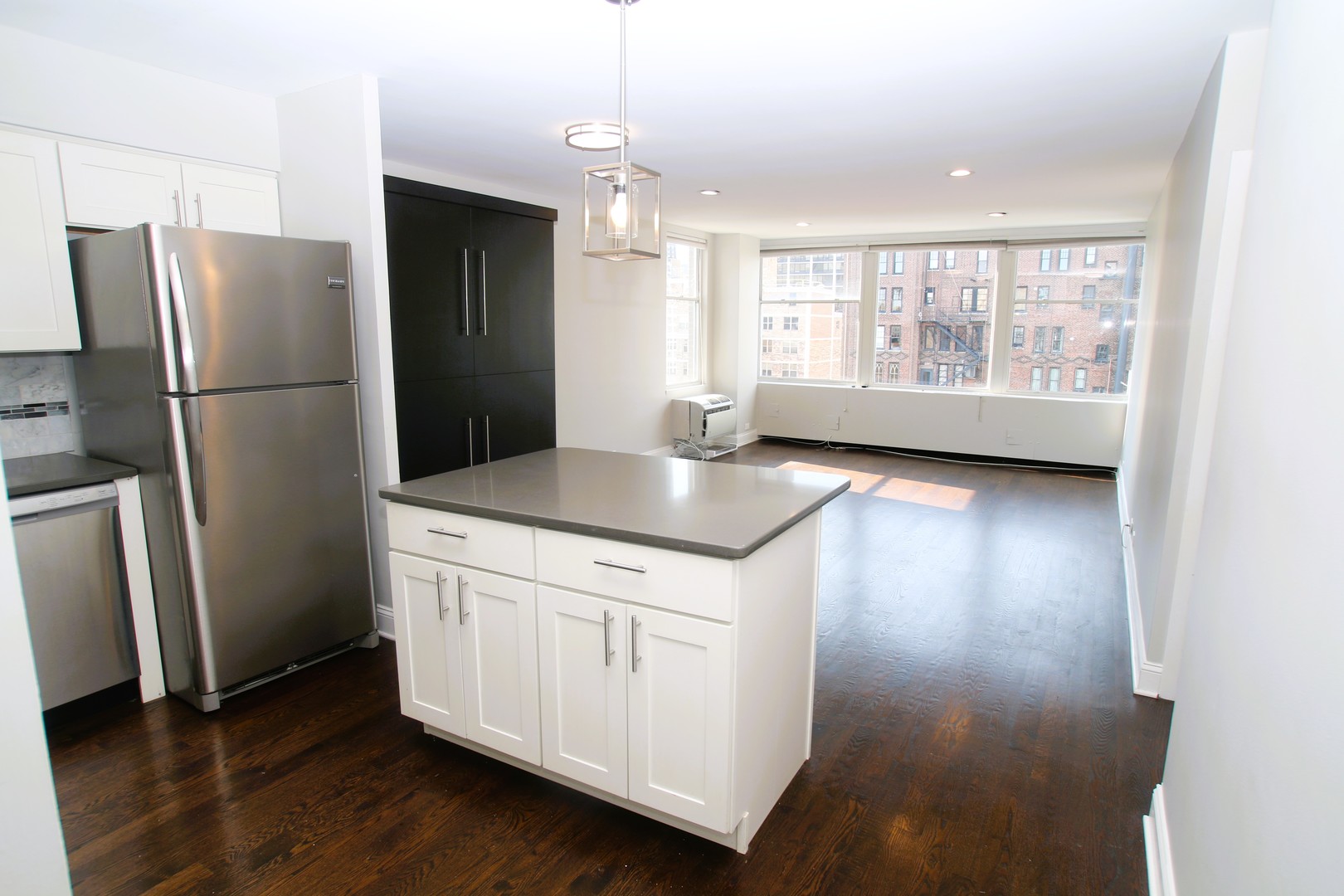 30 E Elm Street 21C