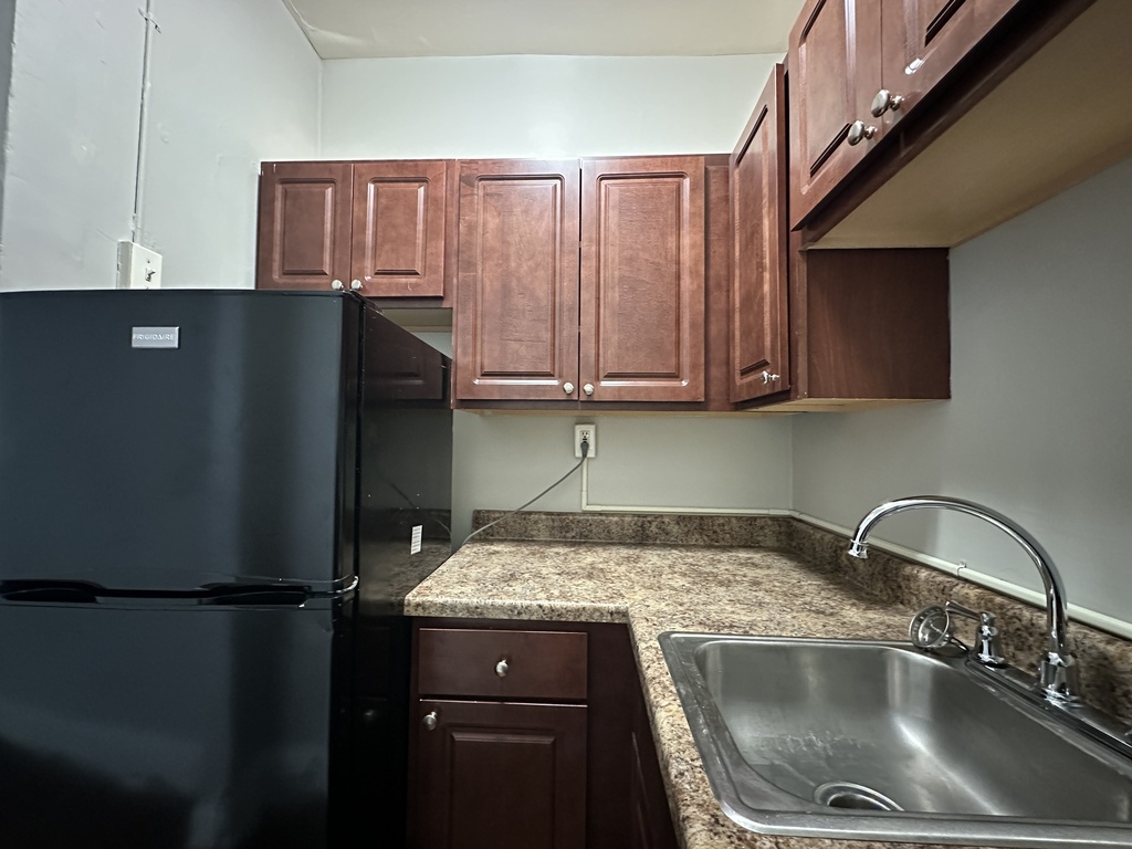 661 W Sheridan Road 208