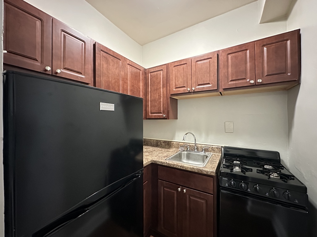 661 W Sheridan Road 208