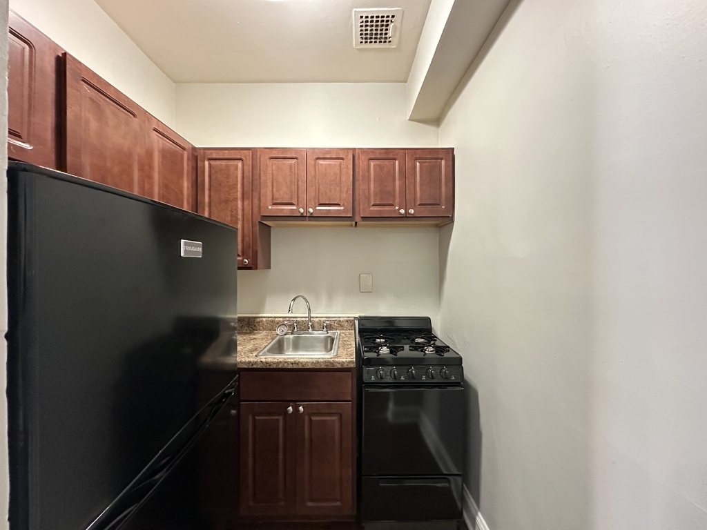 661 W Sheridan Road 208