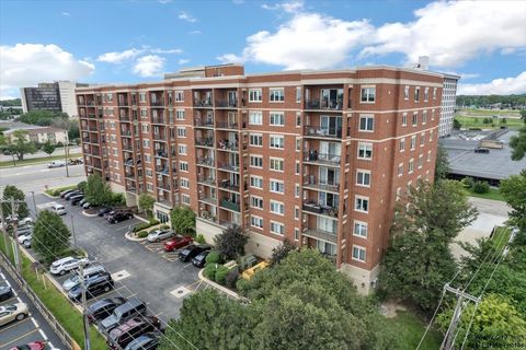 Tiny photo for 5555 N Cumberland Avenue #410, Chicago, IL 60656 (MLS # 12428404)