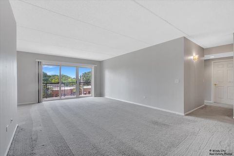 Tiny photo for 5555 N Cumberland Avenue #410, Chicago, IL 60656 (MLS # 12428404)