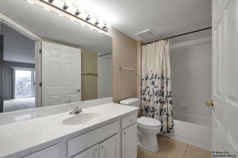 Tiny photo for 5555 N Cumberland Avenue #410, Chicago, IL 60656 (MLS # 12428404)