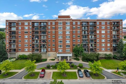 Tiny photo for 5555 N Cumberland Avenue #410, Chicago, IL 60656 (MLS # 12428404)