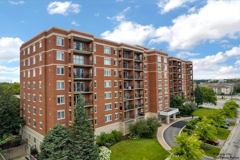 Tiny photo for 5555 N Cumberland Avenue #410, Chicago, IL 60656 (MLS # 12428404)