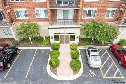 Tiny photo for 5555 N Cumberland Avenue #410, Chicago, IL 60656 (MLS # 12428404)