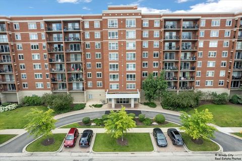 Tiny photo for 5555 N Cumberland Avenue #410, Chicago, IL 60656 (MLS # 12428404)