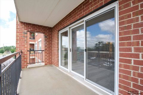 Tiny photo for 5555 N Cumberland Avenue #410, Chicago, IL 60656 (MLS # 12428404)