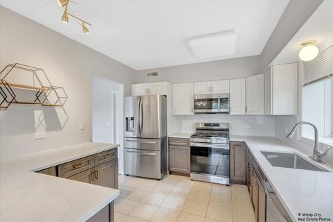 Tiny photo for 5555 N Cumberland Avenue #410, Chicago, IL 60656 (MLS # 12428404)