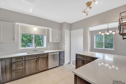 Tiny photo for 5555 N Cumberland Avenue #410, Chicago, IL 60656 (MLS # 12428404)