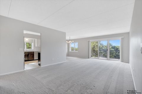 Tiny photo for 5555 N Cumberland Avenue #410, Chicago, IL 60656 (MLS # 12428404)