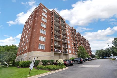 Tiny photo for 5555 N Cumberland Avenue #410, Chicago, IL 60656 (MLS # 12428404)