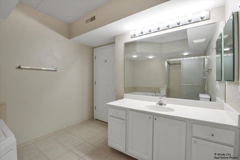 Tiny photo for 5555 N Cumberland Avenue #410, Chicago, IL 60656 (MLS # 12428404)