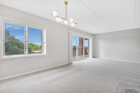 Tiny photo for 5555 N Cumberland Avenue #410, Chicago, IL 60656 (MLS # 12428404)