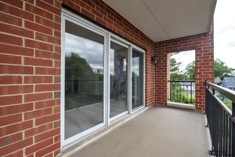 Tiny photo for 5555 N Cumberland Avenue #410, Chicago, IL 60656 (MLS # 12428404)