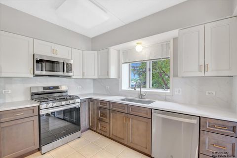 Tiny photo for 5555 N Cumberland Avenue #410, Chicago, IL 60656 (MLS # 12428404)