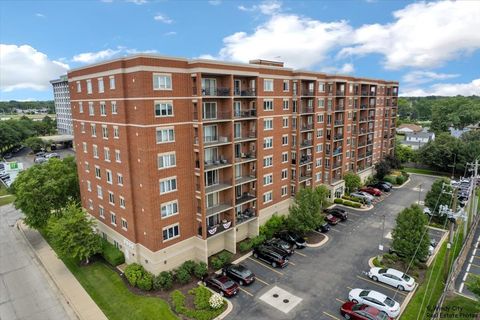 Tiny photo for 5555 N Cumberland Avenue #410, Chicago, IL 60656 (MLS # 12428404)