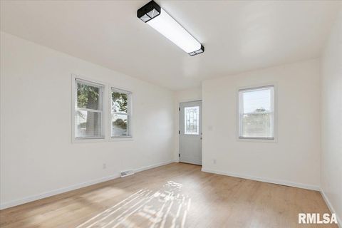 Tiny photo for 4105 11TH Street, Rock Island, IL 61201 (MLS # 12624971)