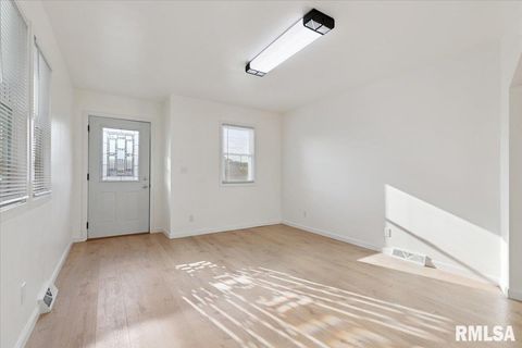 Tiny photo for 4105 11TH Street, Rock Island, IL 61201 (MLS # 12624971)