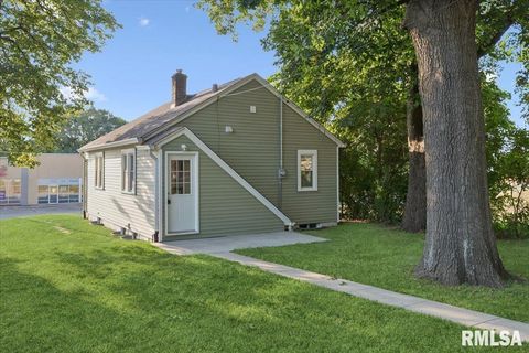 Tiny photo for 4105 11TH Street, Rock Island, IL 61201 (MLS # 12624971)