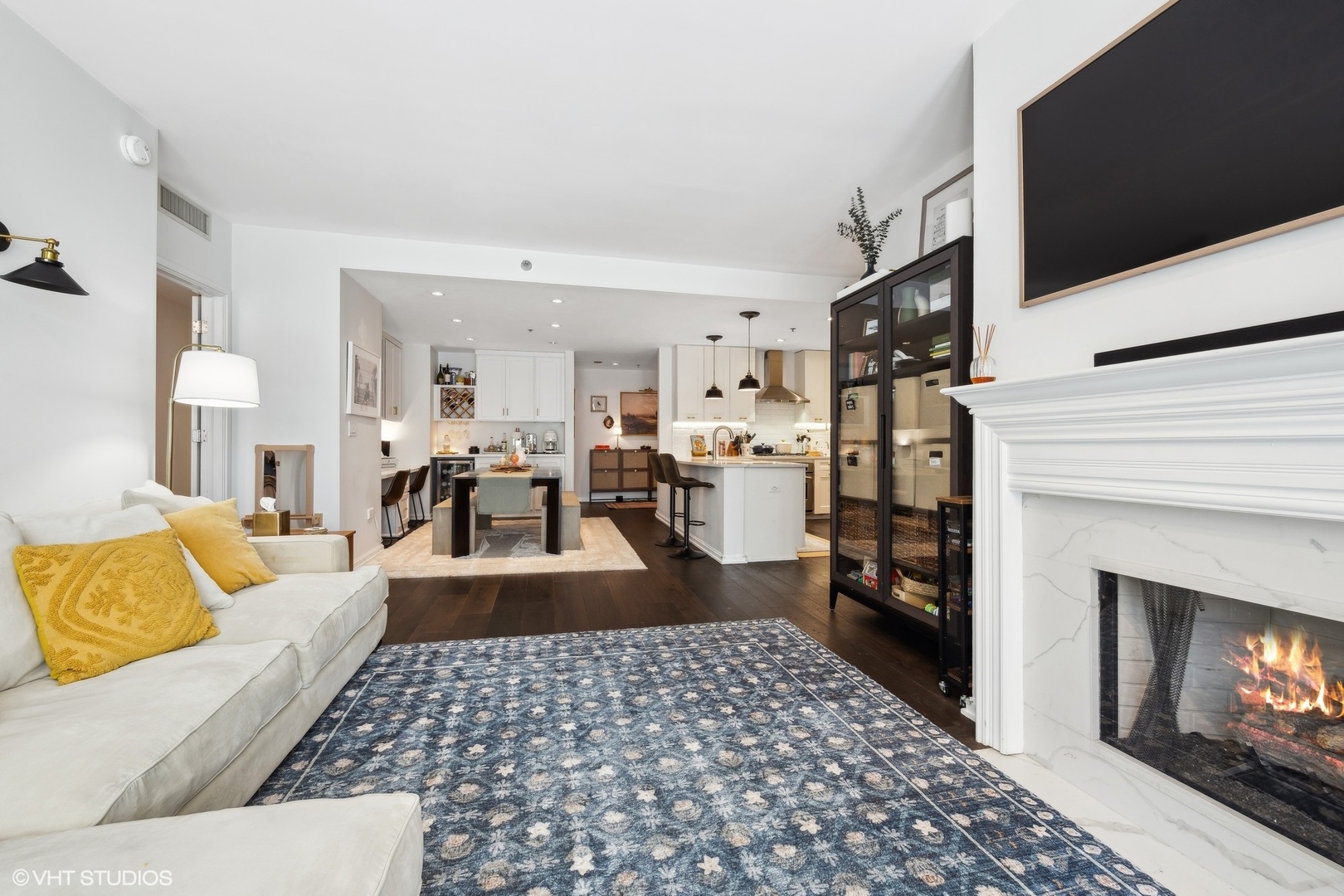 160 E Illinois Street 1102