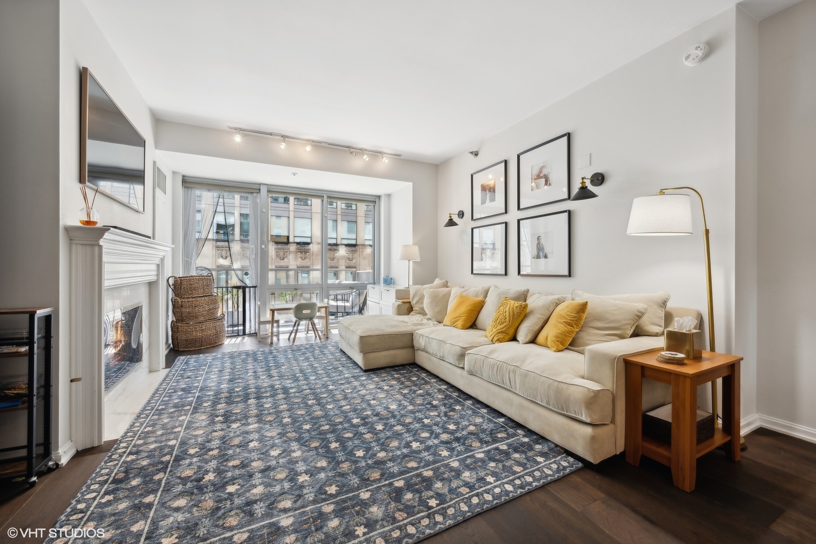 160 E Illinois Street 1102