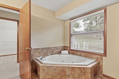 Tiny photo for 5018 Turnberry Lane, Davenport, IA 52807 (MLS # 12689150)
