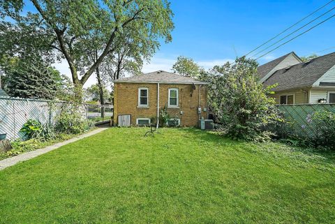 Tiny photo for 5700 S Neenah Avenue, Chicago, IL 60638 (MLS # 12535863)