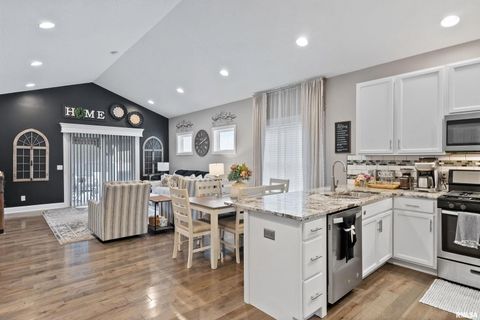 Tiny photo for 3112 W 34TH Street, Davenport, IA 52804 (MLS # QC4267244)