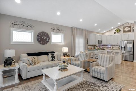 Tiny photo for 3112 W 34TH Street, Davenport, IA 52804 (MLS # QC4267244)