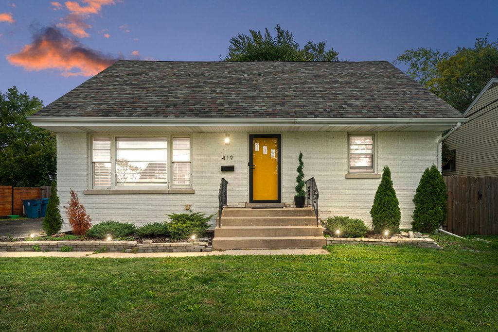 Photo for 419 Longwood Drive, Chicago Heights, IL 60411 (MLS # 12499204)