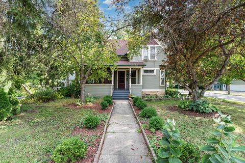 Photo of 850 W Galena Boulevard, Aurora, IL 60506 (MLS # 12468316)